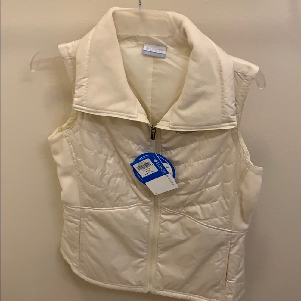 Columbia vest. Cream/off white color